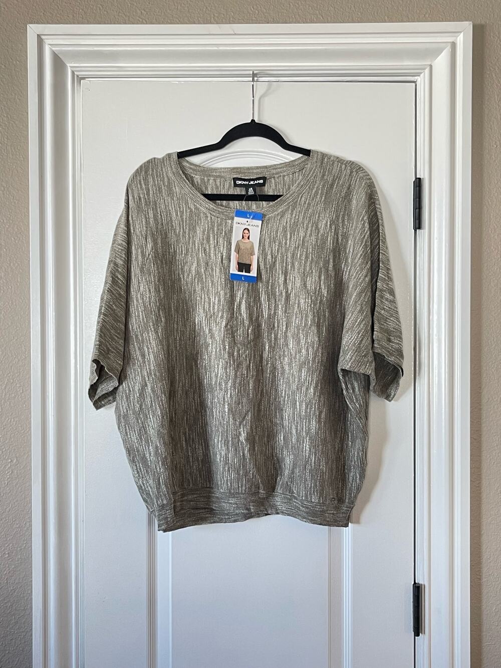 NWT DKNY Jeans Sage Green Short Sleeve Round Neck Sweater Shirt Size Large